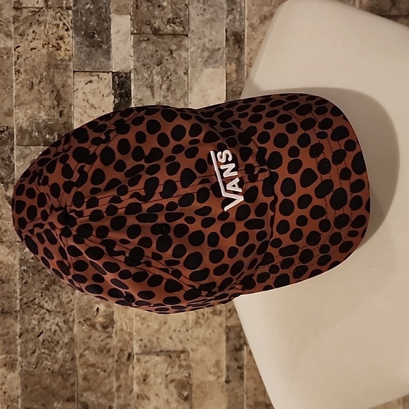 Vans Accessories - VANS BASKETBALL HAT ANIMAL PRINT BROWN/BLACK ONE SIZE ,PRE-OWNED